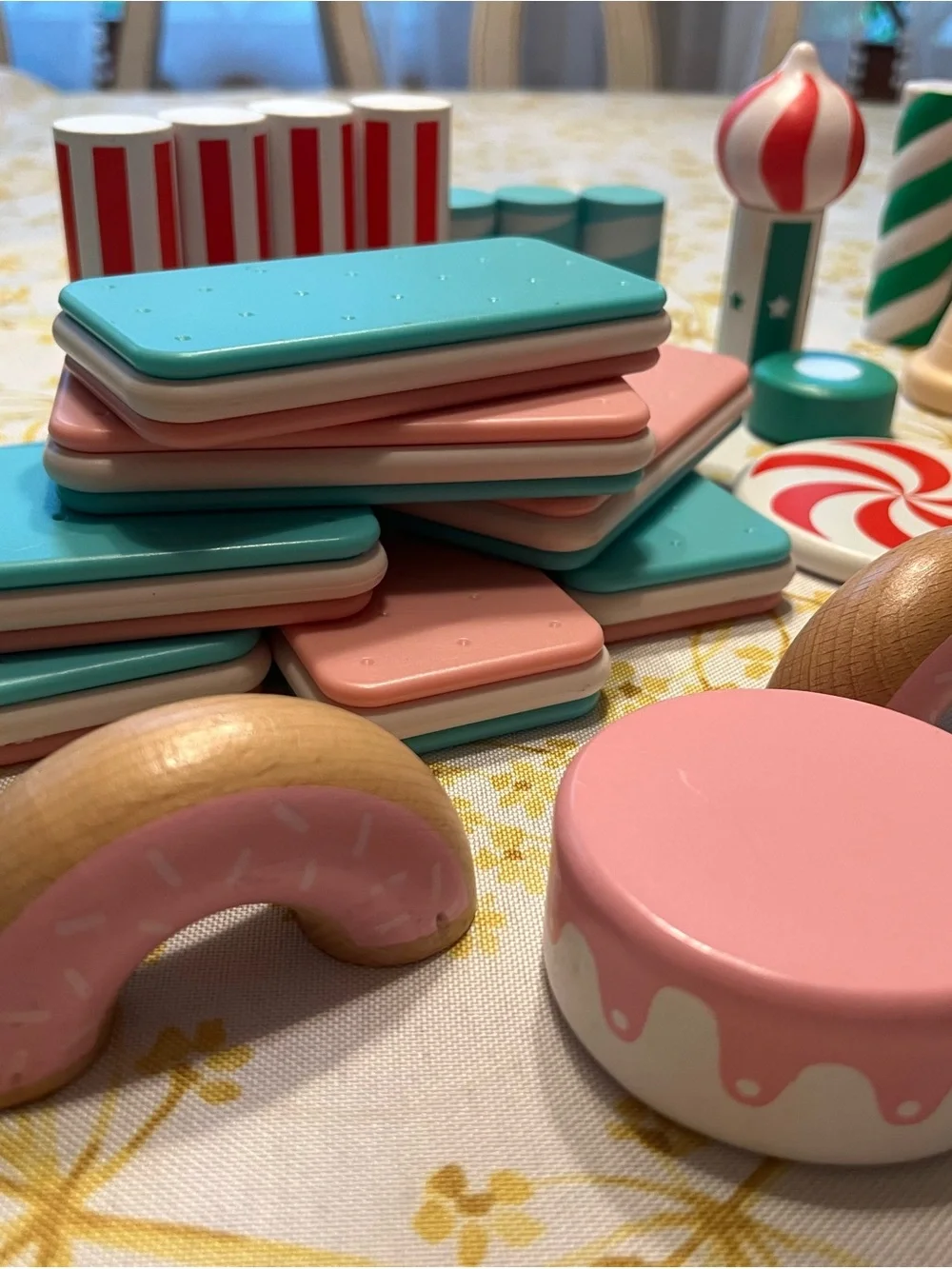 FAO Schwarz Pastel candy land Play Toy Set - Pink building blocks